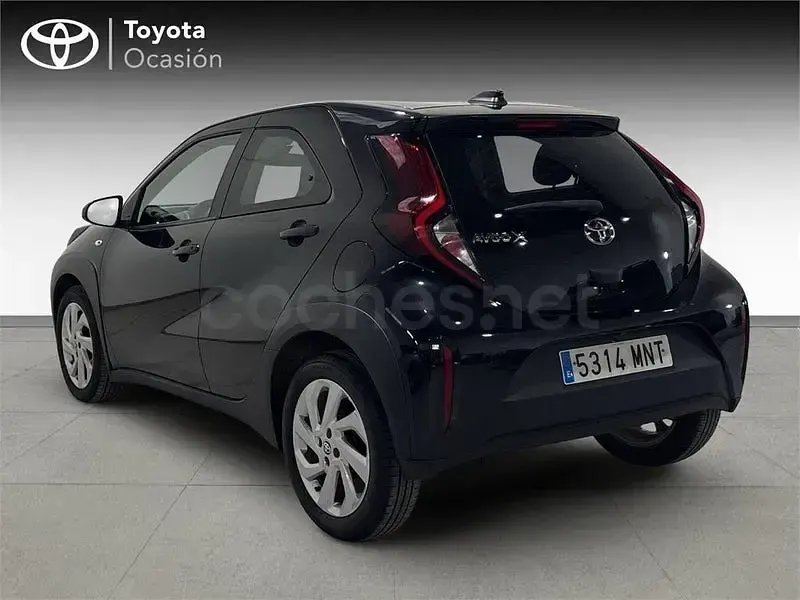 Usado Toyota Aygo X Play 72 CV (52 kW) 2024 Negro SUV