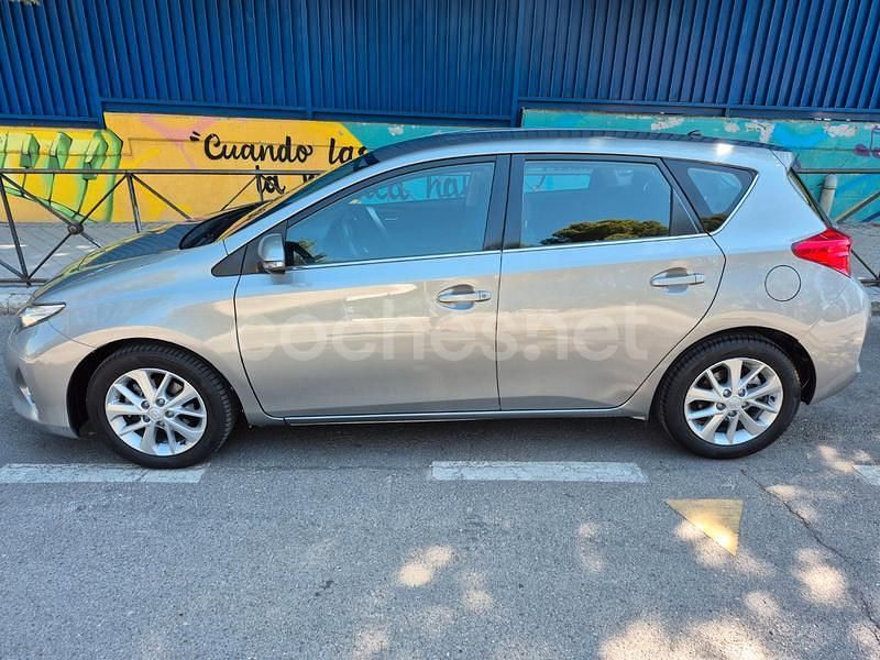 Gris / plata Usado 2013 Toyota Auris Active Berlina | 8900 € (Precio justo) - Imagen 1/4
