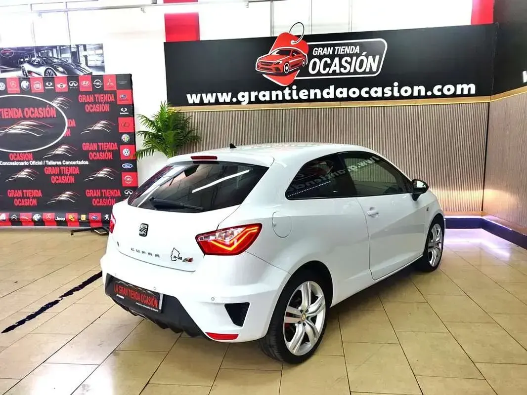 Usado Seat Ibiza SC CUPRA 179 CV (131 kW) 2012 Blanco Utilitario