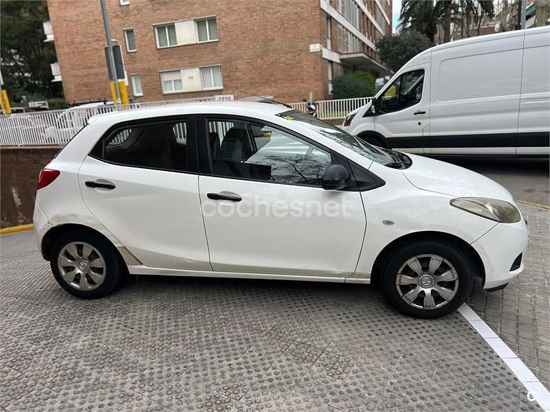Usado Mazda 2 Active 75 CV (55 kW) 2009 Blanco Utilitario