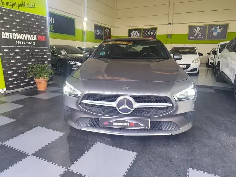 Usado Mercedes CLA200 163 CV (119 kW) 2022 Gris / plata Coupe