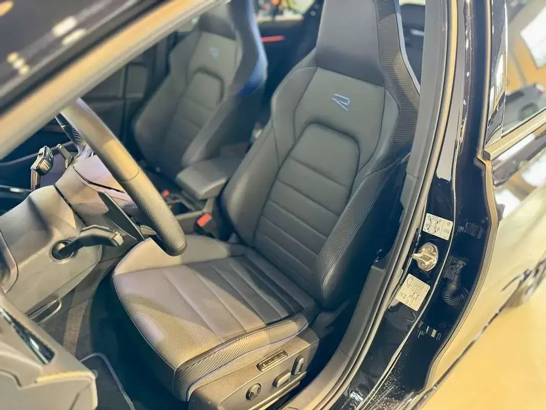 Usado VW Golf VIII R 333 CV (244 kW) 2024 Negro Utilitario