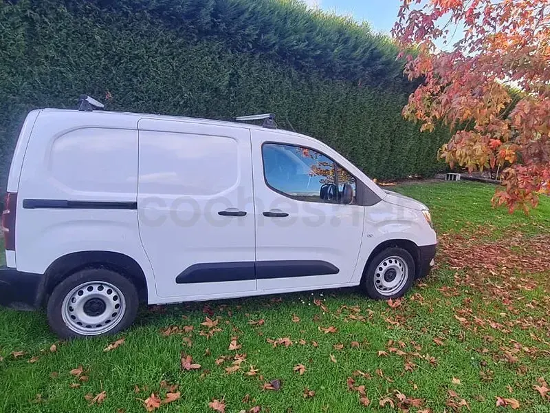 Usado Opel Combo Life Edition 102 CV (75 kW) 2022 Blanco Monovolumen