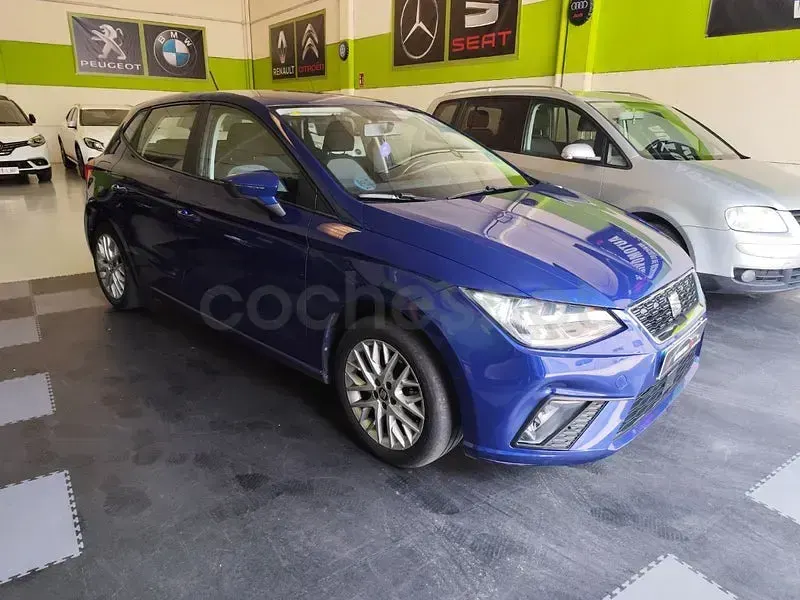 Usado Seat Ibiza Style 95 CV (69 kW) 2018 Azul Utilitario
