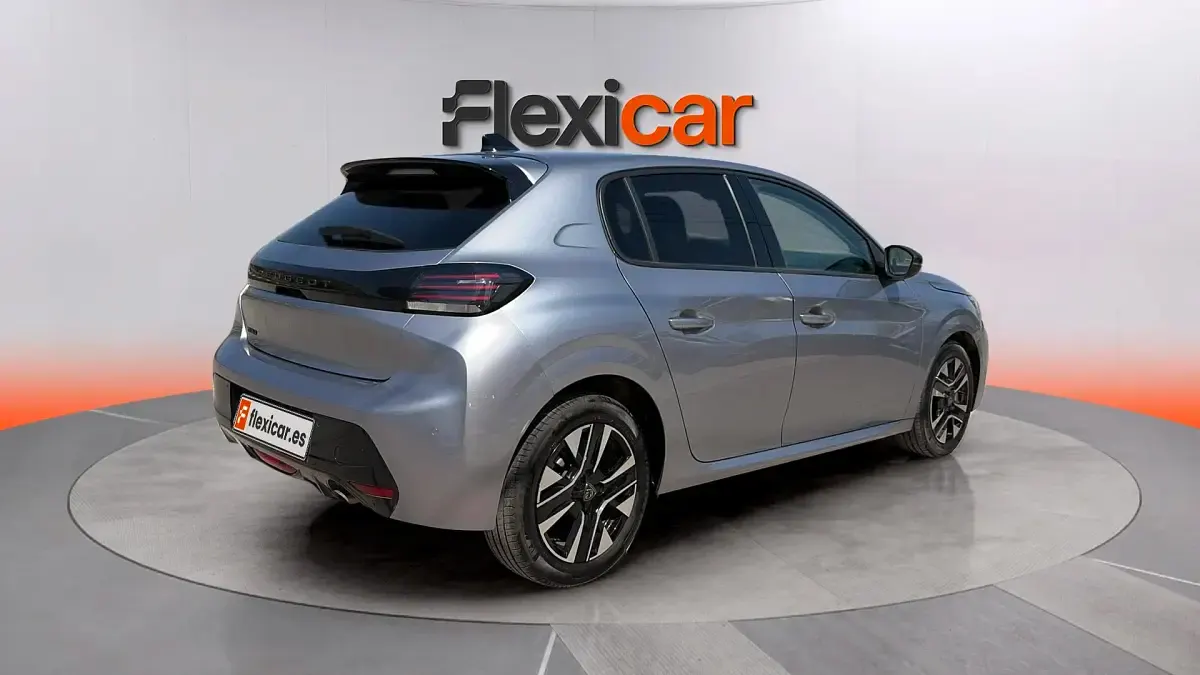 Usado Peugeot 208 Allure 101 CV (74 kW) 2025 Gris Utilitario