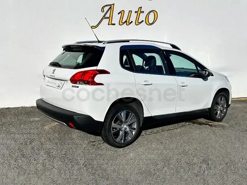 Usado Peugeot 2008 Style 100 CV (73 kW) 2015 Blanco SUV