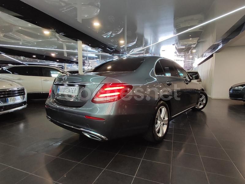 Usado Mercedes E200 Avantgarde 136 CV (100 kW) 2016 Gris / plata Berlina