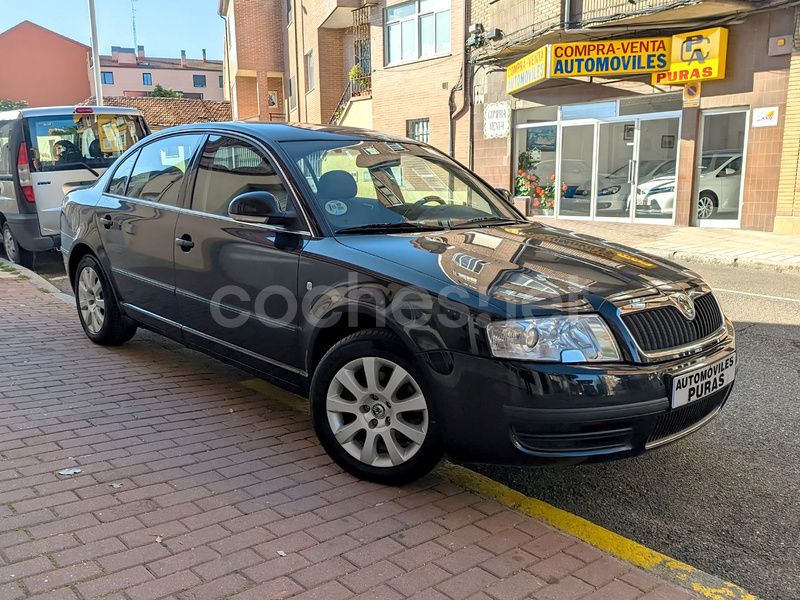 Negro Usado 2009 Skoda Superb Comfort Berlina | 9500 € (Caro) - Imagen 1/4
