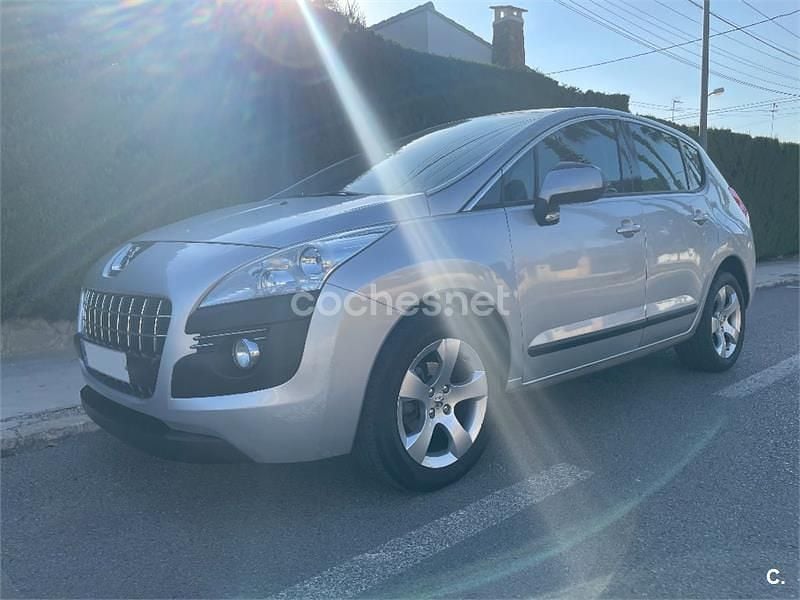 Usado Peugeot 3008 120 CV (88 kW) 2010 Gris / plata Familiar