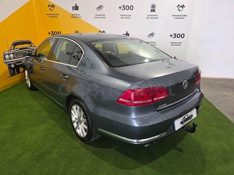 Usado VW Passat Highline 140 CV (102 kW) 2012 Gris / plata Berlina