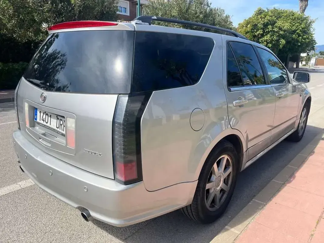 Usado Cadillac SRX 258 CV (189 kW) 2005 Plateado SUV