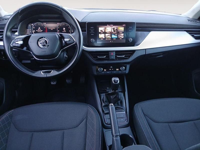 Usado Skoda Kamiq Ambition 110 CV (80 kW) 2021 Azul SUV