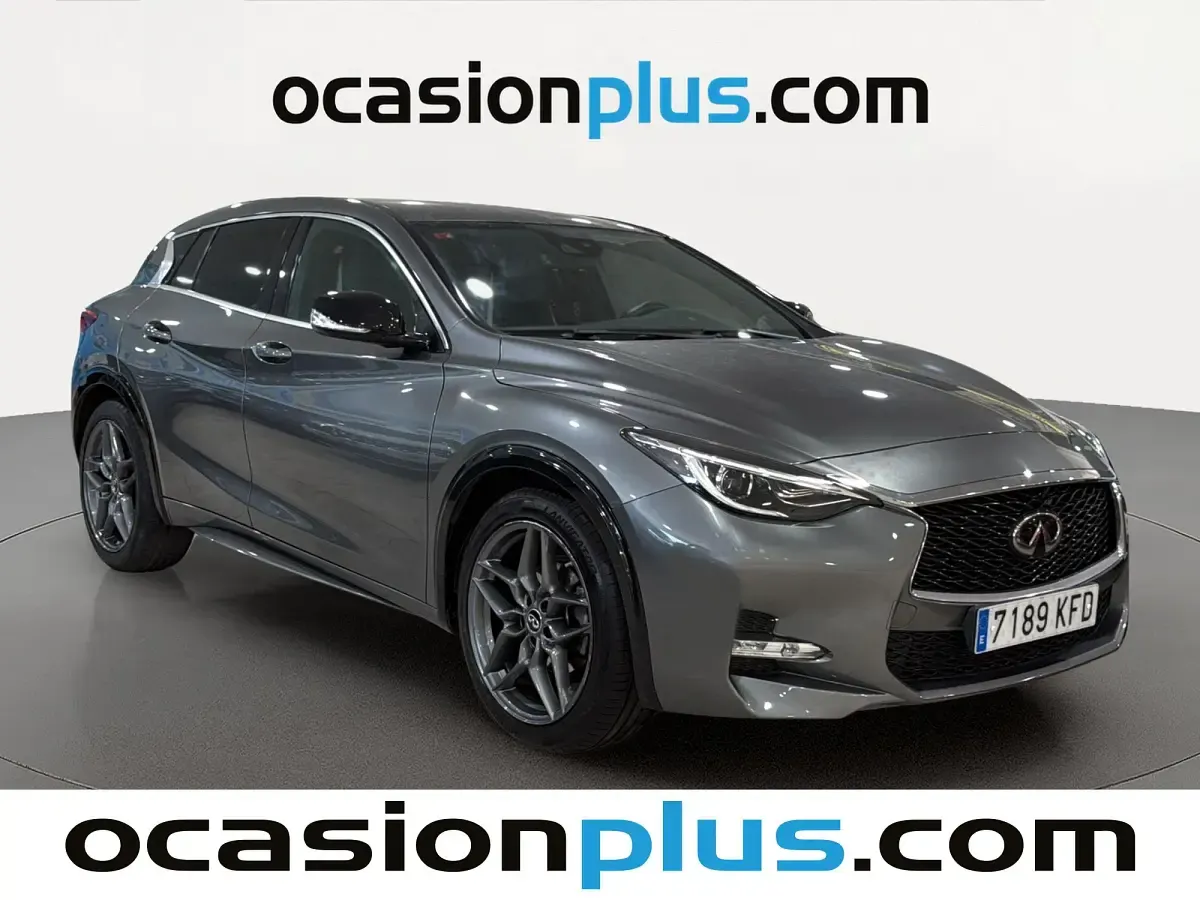 Usado Infiniti Q30 Sport Tech 109 CV (80 kW) 2017 Gris plata Utilitario