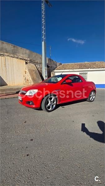 Usado Opel Tigra Sport 125 CV (91 kW) 2008 Rojo Descapotable