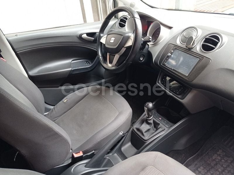 Usado Seat Ibiza ST Sport 105 CV (77 kW) 2012 Gris / plata Familiar