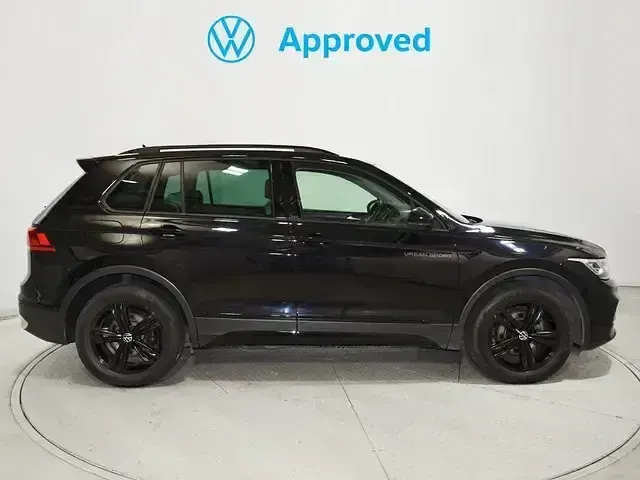 Usado VW Tiguan Sportline 150 CV (110 kW) 2022 Negro SUV