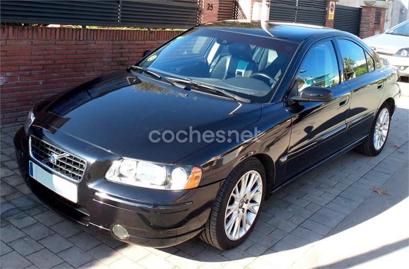 Usado Volvo S60 Momentum 163 CV (119 kW) 2005 Azul Berlina