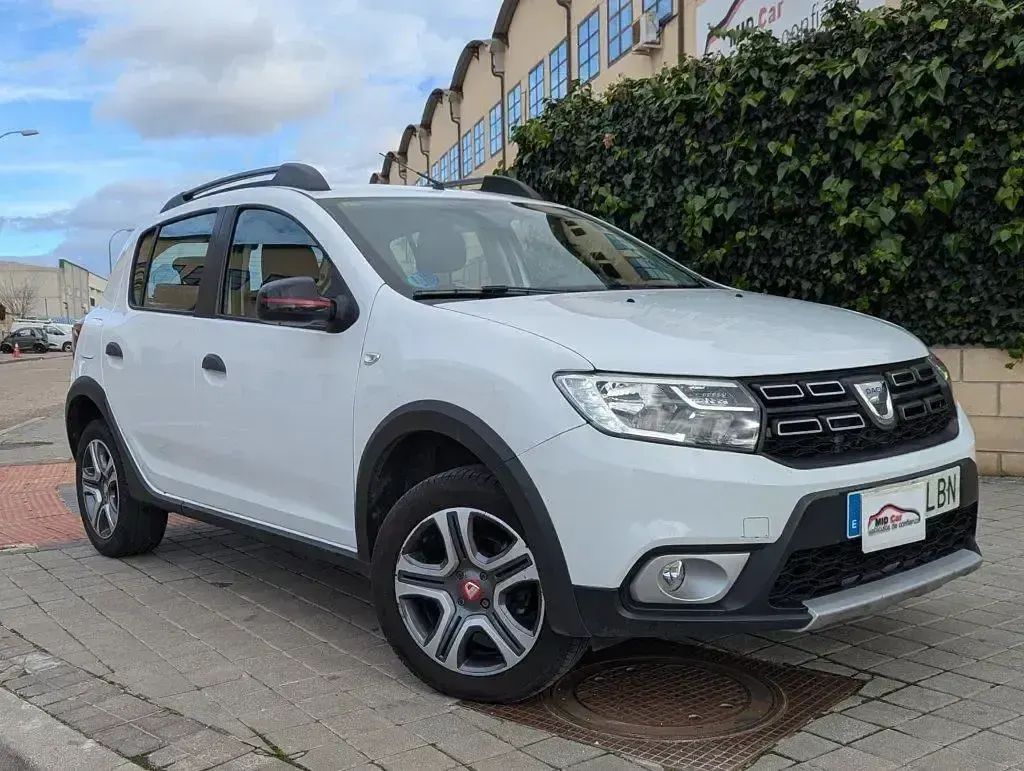 Usado Dacia Sandero Essentiel 90 CV (66 kW) 2019 Blanco Berlina