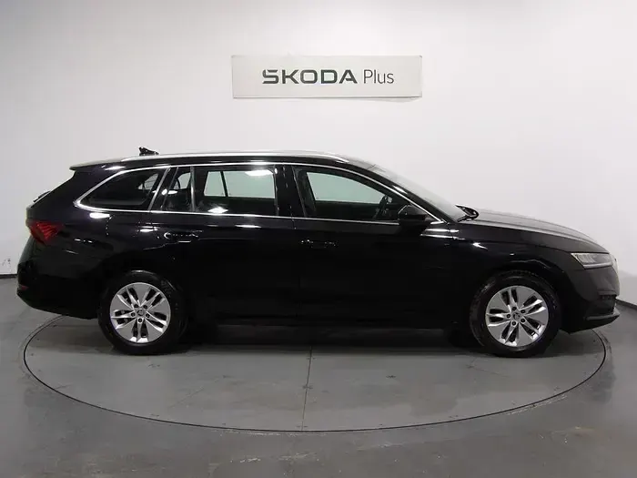 Usado Skoda Octavia Ambition 115 CV (84 kW) 2023 Negro Familiar