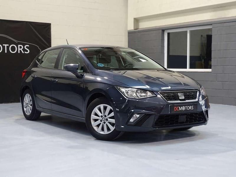 Usado Seat Ibiza Style Plus 80 CV (58 kW) 2019 Gris / plata Utilitario