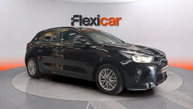 Usado Kia Rio 101 CV (74 kW) 2020 Negro Berlina