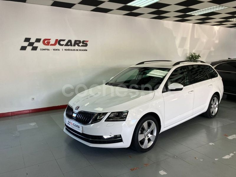 Blanco Usado 2019 Skoda Octavia Style Familiar | 17.900 € (Un poco caro) - Imagen 1/4