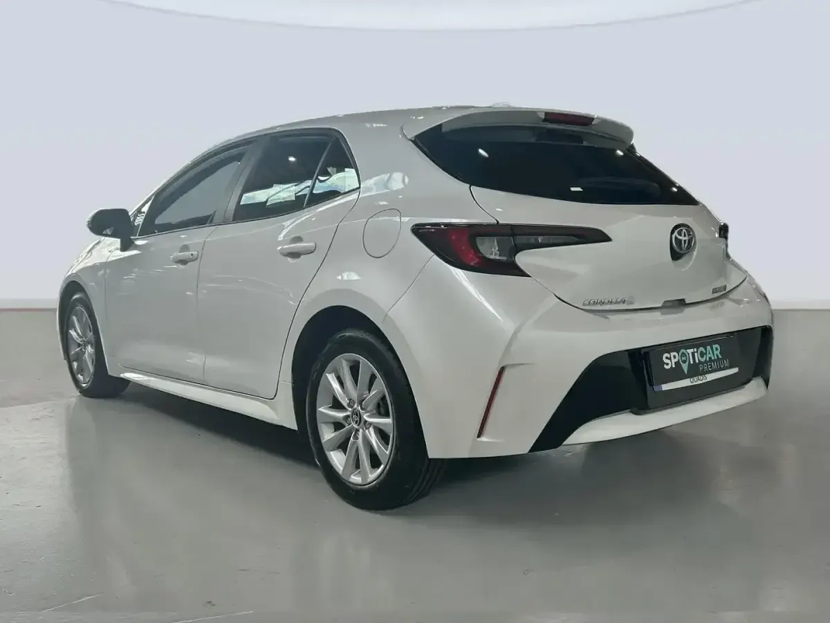 Usado Toyota Corolla Active 140 CV (102 kW) 2024 Blanco Berlina
