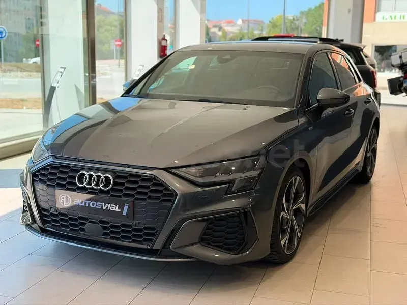 Usado Audi A3 S-Line 150 CV (110 kW) 2021 Gris / plata Berlina