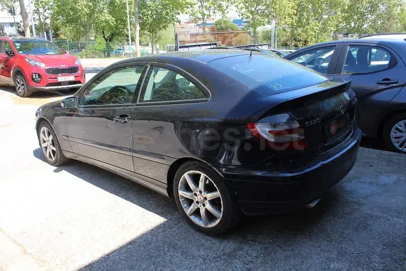 Usado Mercedes C220 Classic 150 CV (110 kW) 2005 Azul Berlina