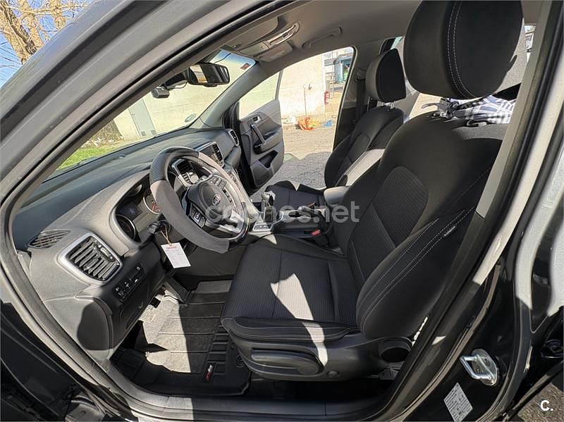 Usado Kia Sportage 136 CV (100 kW) 2020 Gris / plata SUV