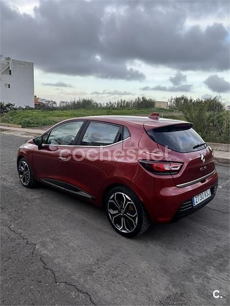 Usado Renault Clio IV Zen 90 CV (66 kW) 2018 Granate Berlina