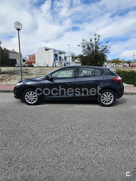 Usado Renault Mégane Dynamique 110 CV (80 kW) 2012 Negro Berlina