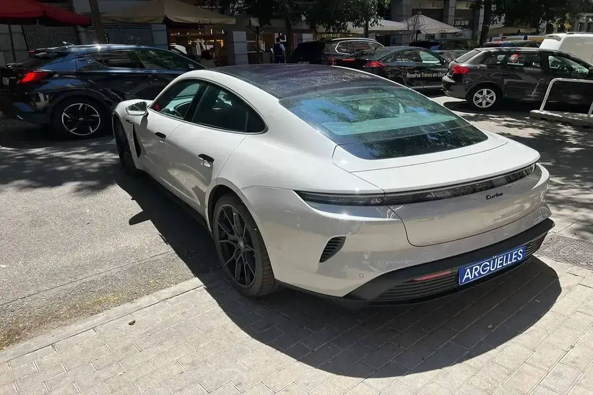 Usado Porsche Taycan Turbo 884 CV (650 kW) 1970 Blanco Berlina