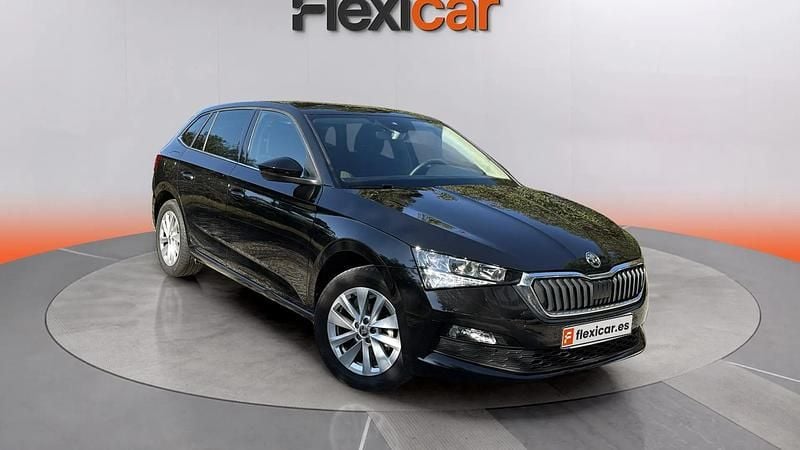 Usado Skoda Scala Selection 95 CV (69 kW) 2024 Negro Utilitario