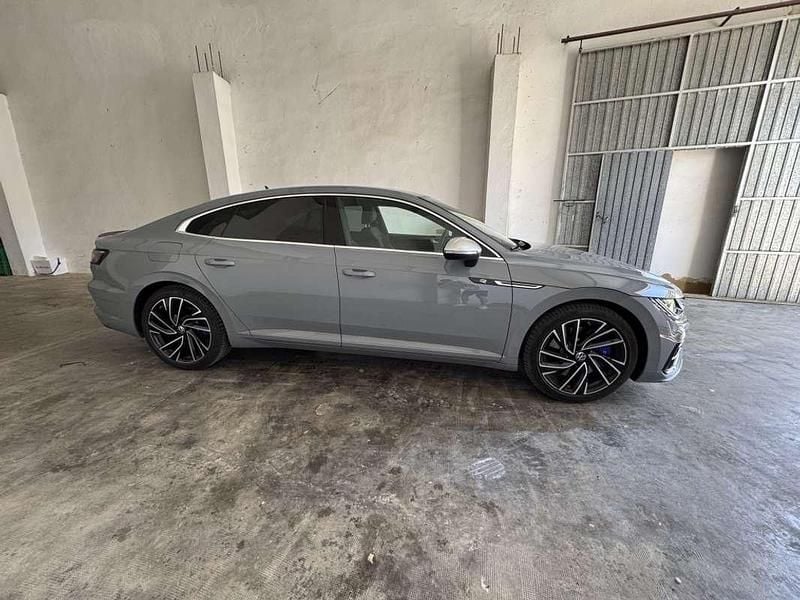 Usado VW Arteon R 320 CV (235 kW) 2023 Gris Coupe