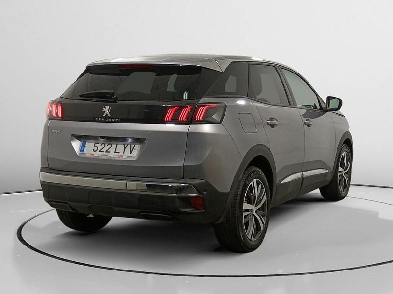 Usado Peugeot 3008 Allure 132 CV (97 kW) 2022 Gris SUV
