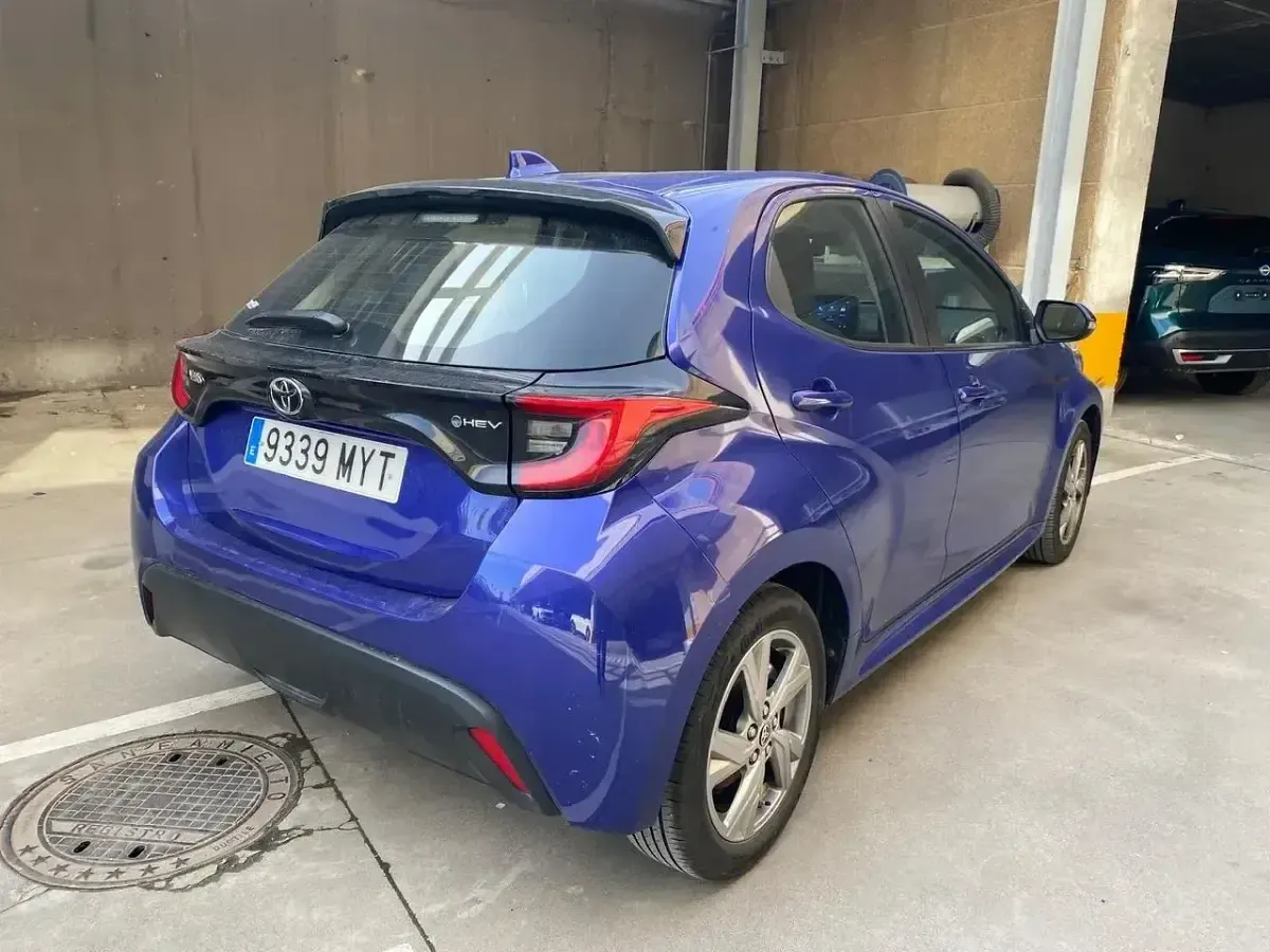 Usado Toyota Yaris Hybrid Active 116 CV (85 kW) 2025 Azul