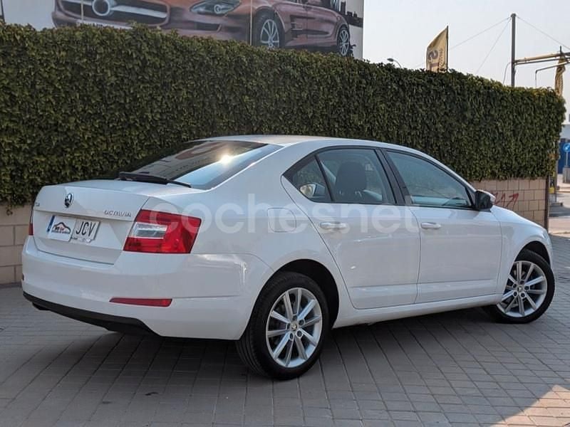 Blanco Usado 2015 Skoda Octavia Elegance Berlina | 14.900 € (Precio justo) - Imagen 1/4