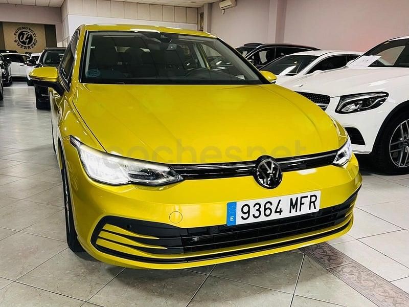 Usado VW Golf VIII Life 115 CV (84 kW) 2023 Amarillo Berlina