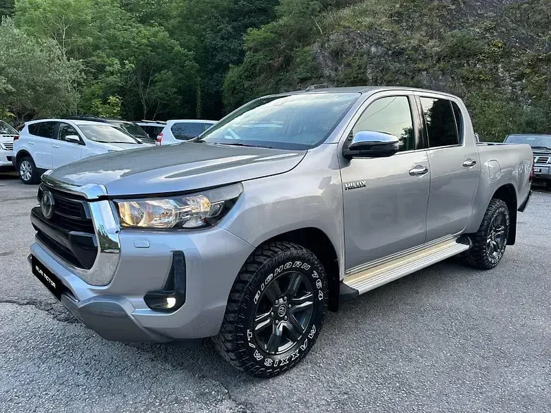 Usado Toyota HiLux 204 CV (150 kW) 2021 Gris / plata Pickup/Camioneta