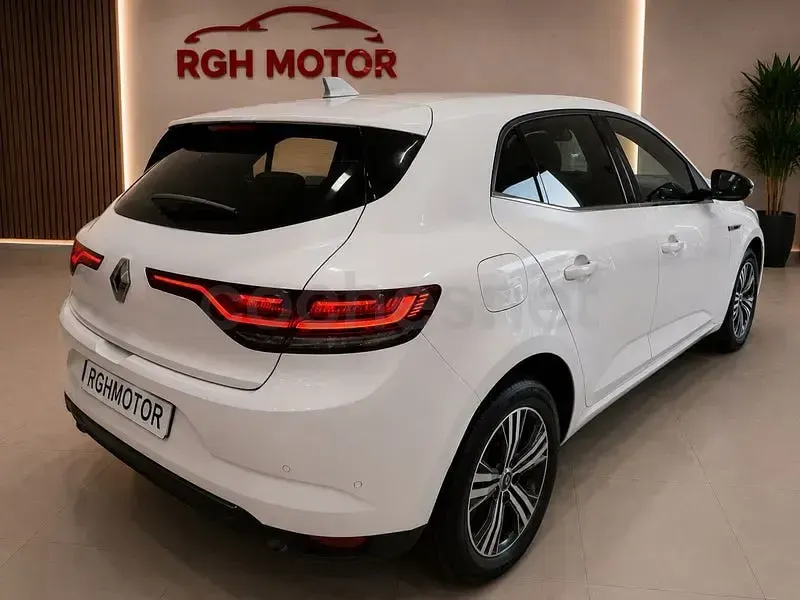 Usado Renault Mégane Zen 160 CV (117 kW) 2022 Blanco Berlina