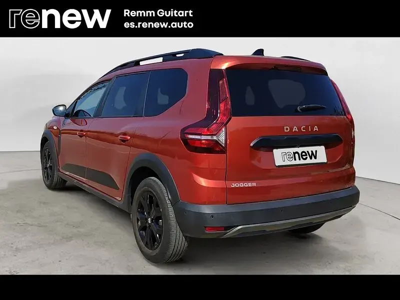 Usado Dacia Jogger Extreme 100 CV (73 kW) 2022 Marrón Monovolumen