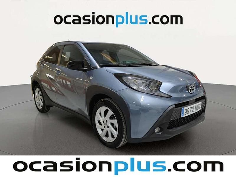 Usado Toyota Aygo Play 72 CV (52 kW) 2025 Gris Utilitario