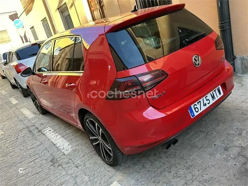 Usado VW Golf VII Sportline 140 CV (102 kW) 2013 Rojo Berlina
