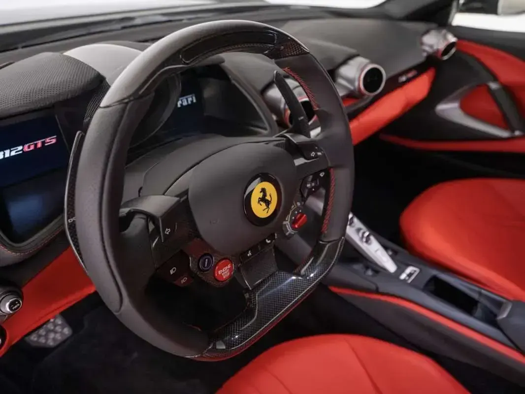 Usado Ferrari 812 799 CV (587 kW) 2022 Gris Descapotable
