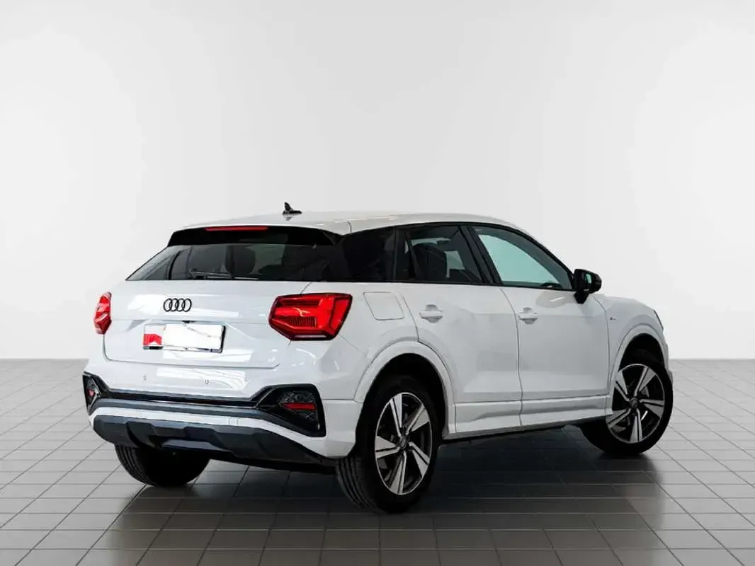 Usado Audi Q2 Black Edition 150 CV (110 kW) 2025 Blanco SUV