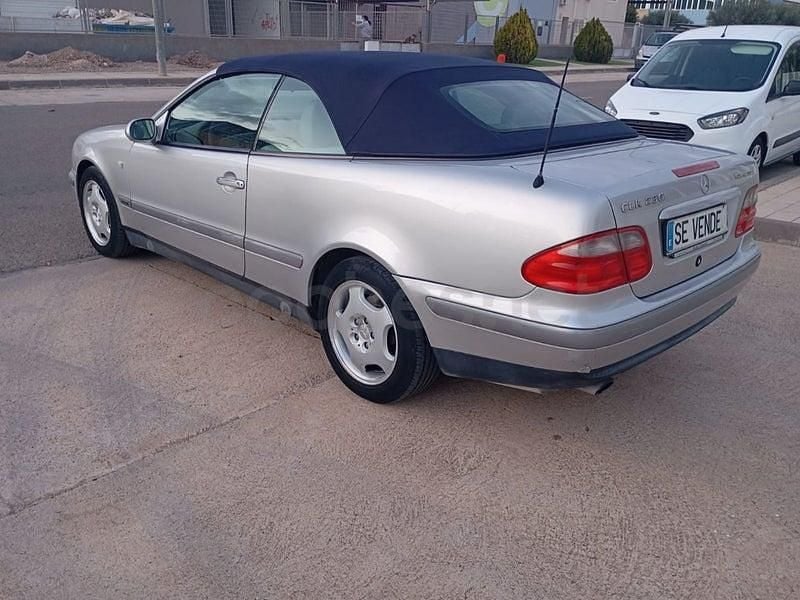 Usado Mercedes CLK230 Elegance 193 CV (141 kW) 1998 Gris / plata Descapotable