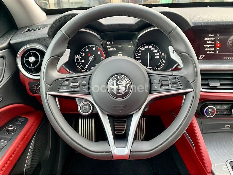 Usado Alfa Romeo Stelvio Super 201 CV (147 kW) 2017 Rojo SUV