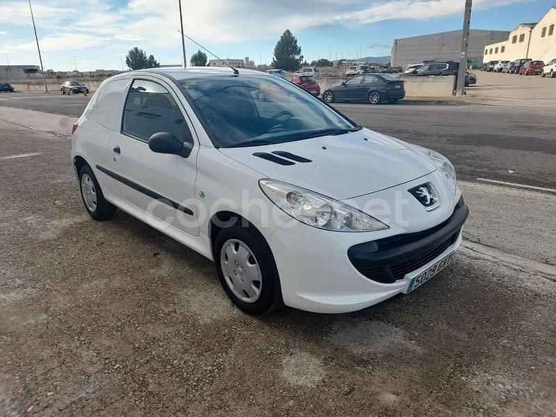 Usado Peugeot 206+ 70 CV (51 kW) 2010 Blanco Utilitario