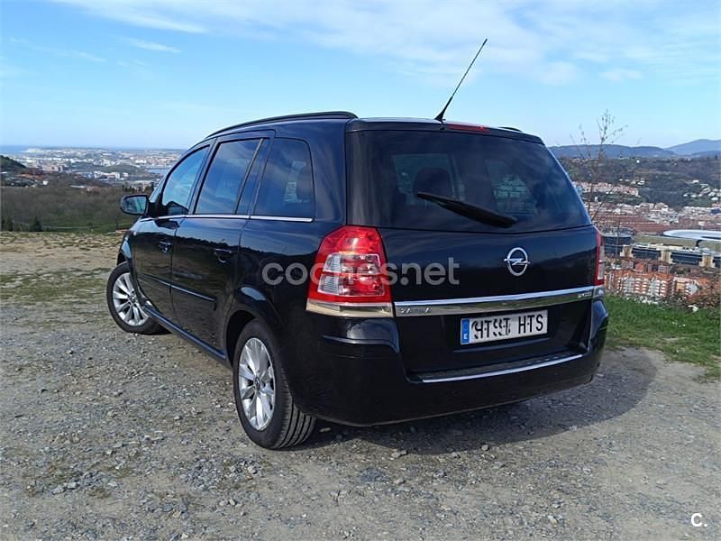 Usado Opel Zafira Family 110 CV (80 kW) 2013 Negro Monovolumen
